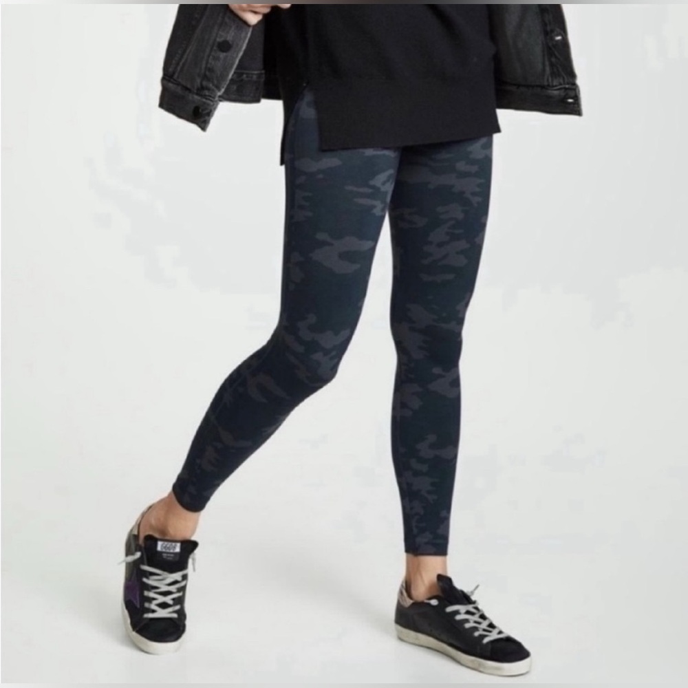 Spanx Leggings Look at Me Now Seamless Blue Camo Size Large